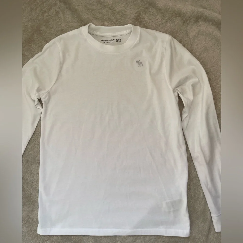 Abercrombie & Fitch White Long-Sleeve Crew Top with‎ Subtle Logo